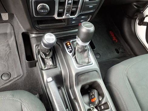 Used 2021 Jeep Gladiator Willys image 30