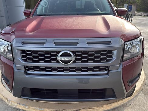 Used 2025 Nissan Frontier SV AWD/4WD image 13