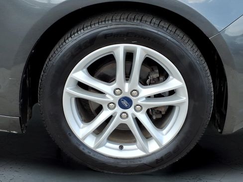 Used 2018 Ford Fusion SE w/ Fusion SE Technology Package FWD image 8