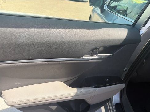 Used 2020 Toyota Camry XLE FWD image 11