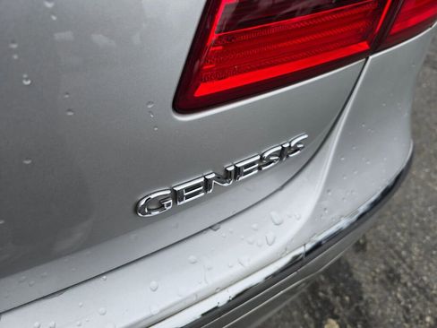 Used 2013 Hyundai Genesis 3.8 w/ Premium Pkg image 17