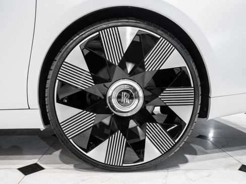 Used 2018 Rolls-Royce Phantom Sedan RWD image 14