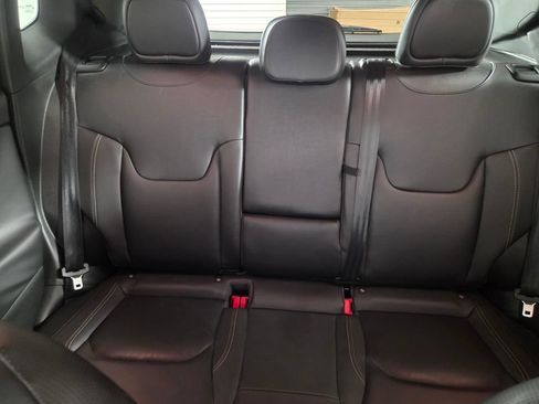 Used 2017 Jeep Renegade Limited FWD image 23