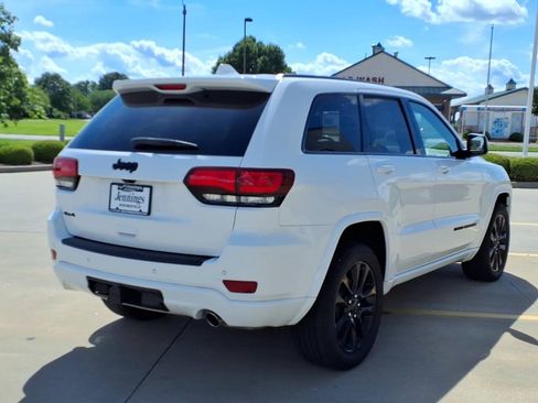 Used 2021 Jeep Grand Cherokee Laredo X AWD/4WD image 5