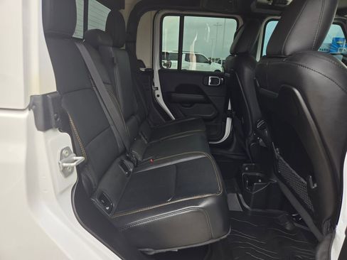 Used 2025 Jeep Gladiator Sport image 21