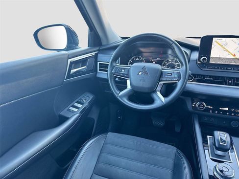 Used 2024 Mitsubishi Outlander SE image 22