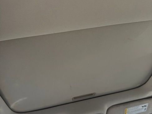 Used 2011 Buick Lucerne Super image 12