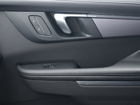 Used 2025 Buick Enclave Sport Touring image 31