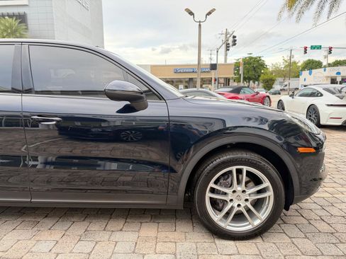 Used 2020 Porsche Cayenne image 19