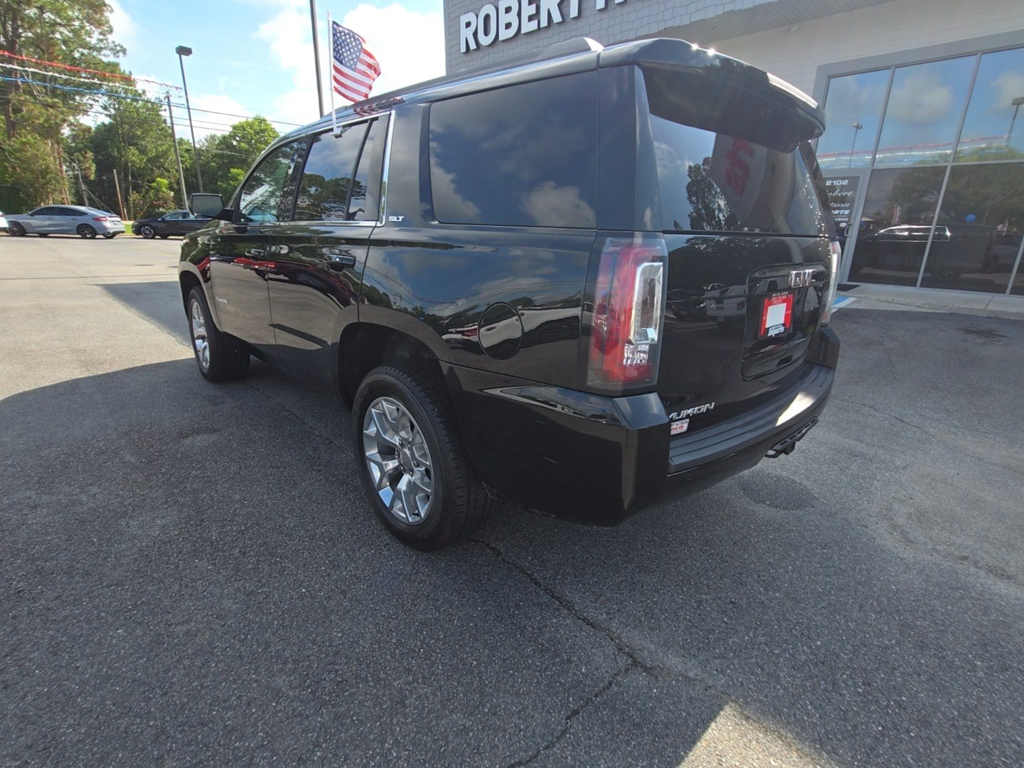 Used 2018 GMC Yukon SLT w/ HD Trailering Package AWD/4WD image 8