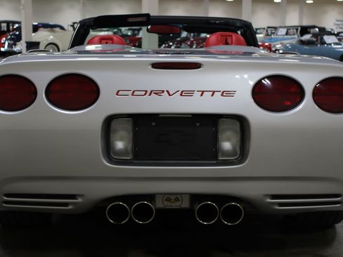 Used 2002 Chevrolet Corvette Convertible w/ Preferred Equipment Group2 RWD image 30