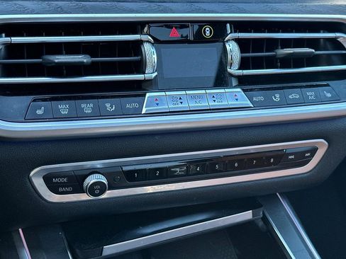 Used 2021 BMW X7 xDrive40i w/ M Sport Package image 25