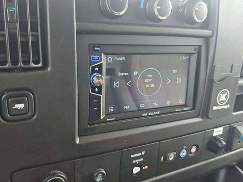 Used 2022 Chevrolet Express 3500 w/ Power Convenience Package RWD image 9