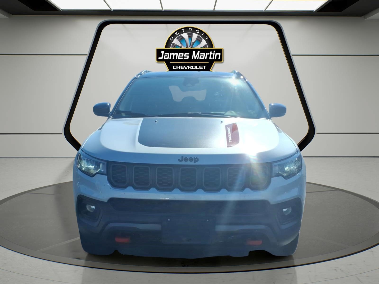 Used 2025 Jeep Compass Trailhawk AWD/4WD image 2