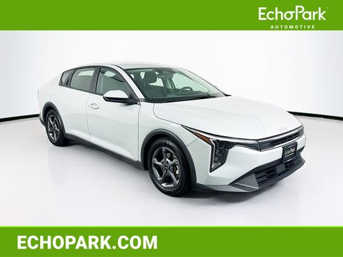 Used 2025 Kia K4 FWD image 1