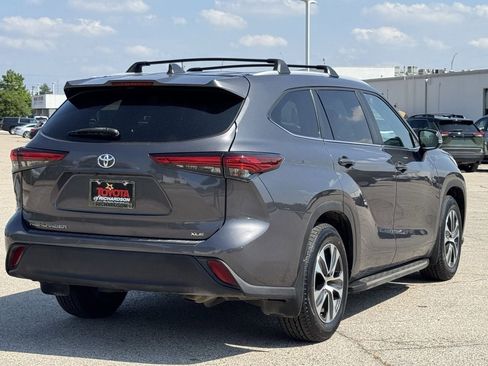 Used 2023 Toyota Highlander XLE FWD image 4