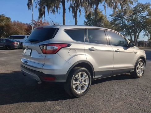 Used 2017 Ford Escape SE image 5