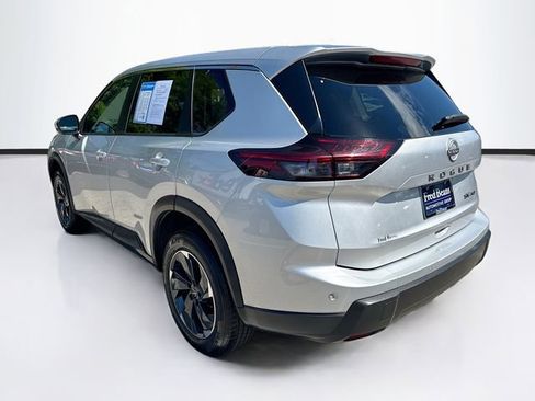 Used 2024 Nissan Rogue SV AWD/4WD image 6