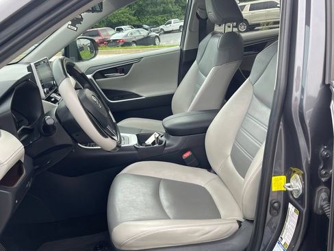 Used 2019 Toyota RAV4 Limited AWD/4WD image 9