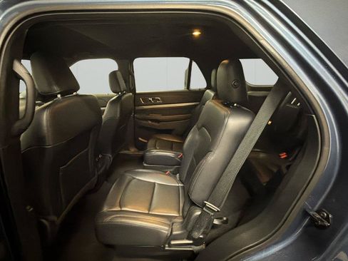 Used 2019 Ford Explorer XLT w/ Equipment Group 202A FWD image 11