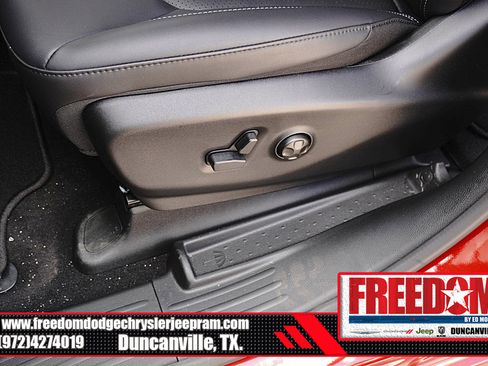 New 2027 Chrysler Pacifica Select FWD image 36