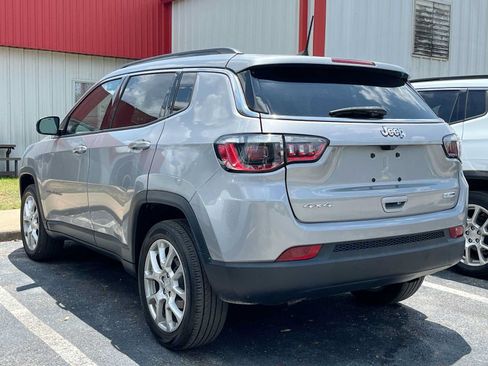 Used 2023 Jeep Compass Latitude AWD/4WD image 5