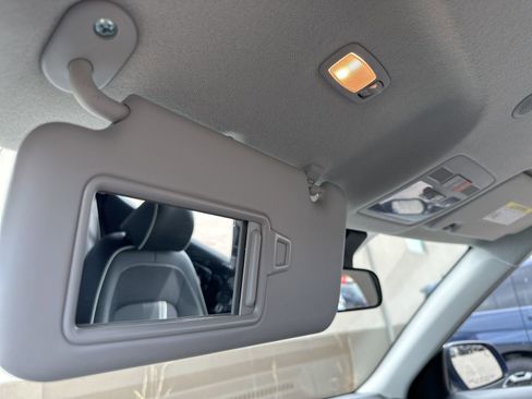 Used 2023 Hyundai Venue Limited FWD image 54