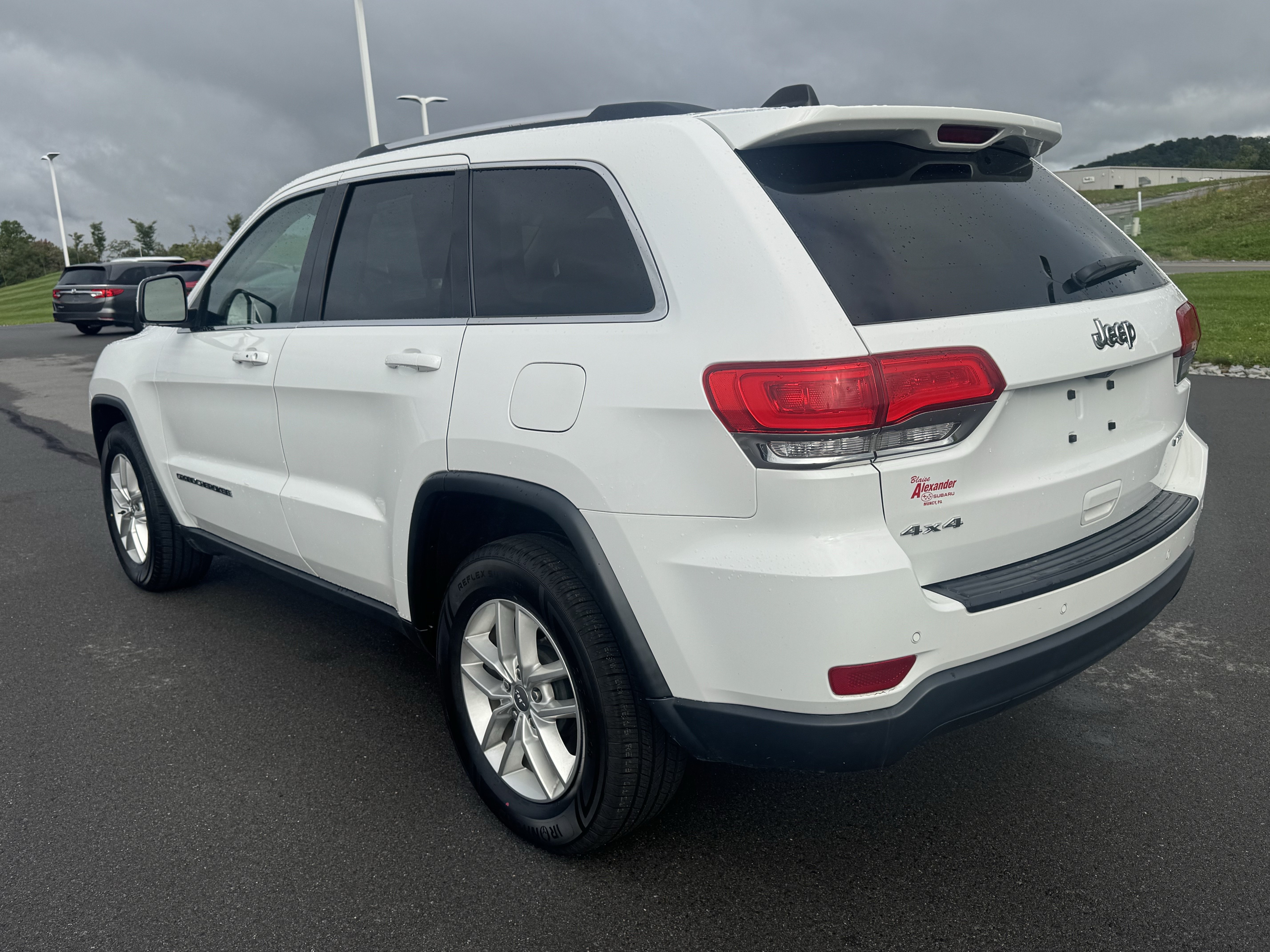 Used 2017 Jeep Grand Cherokee Laredo w/ Quick Order Package 23E AWD/4WD image 6