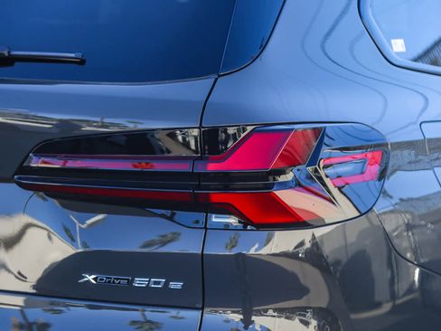 New 2026 BMW X5 xDrive50e w/ M Sport Package image 7