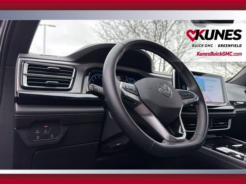 Used 2025 Volkswagen Atlas Cross Sport SE AWD/4WD image 17