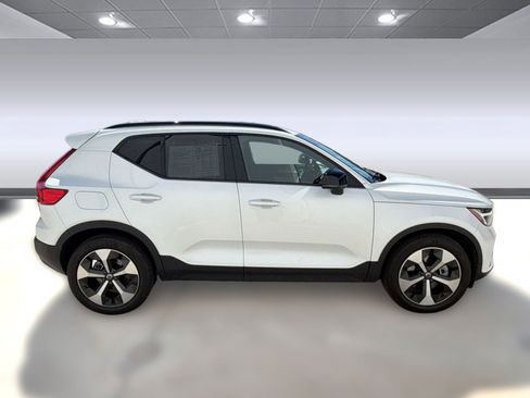 Used 2023 Volvo XC40 B5 Plus w/ Protection Package Premier image 8