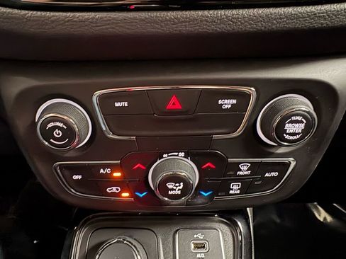 Used 2018 Jeep Compass Limited image 19