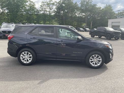 Used 2020 Chevrolet Equinox LS w/ LS Convenience Package AWD/4WD image 3