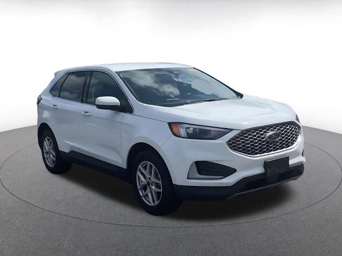 Used 2023 Ford Edge SEL image 2