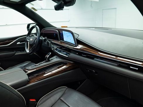 Used 2022 Cadillac Escalade Premium Luxury image 36