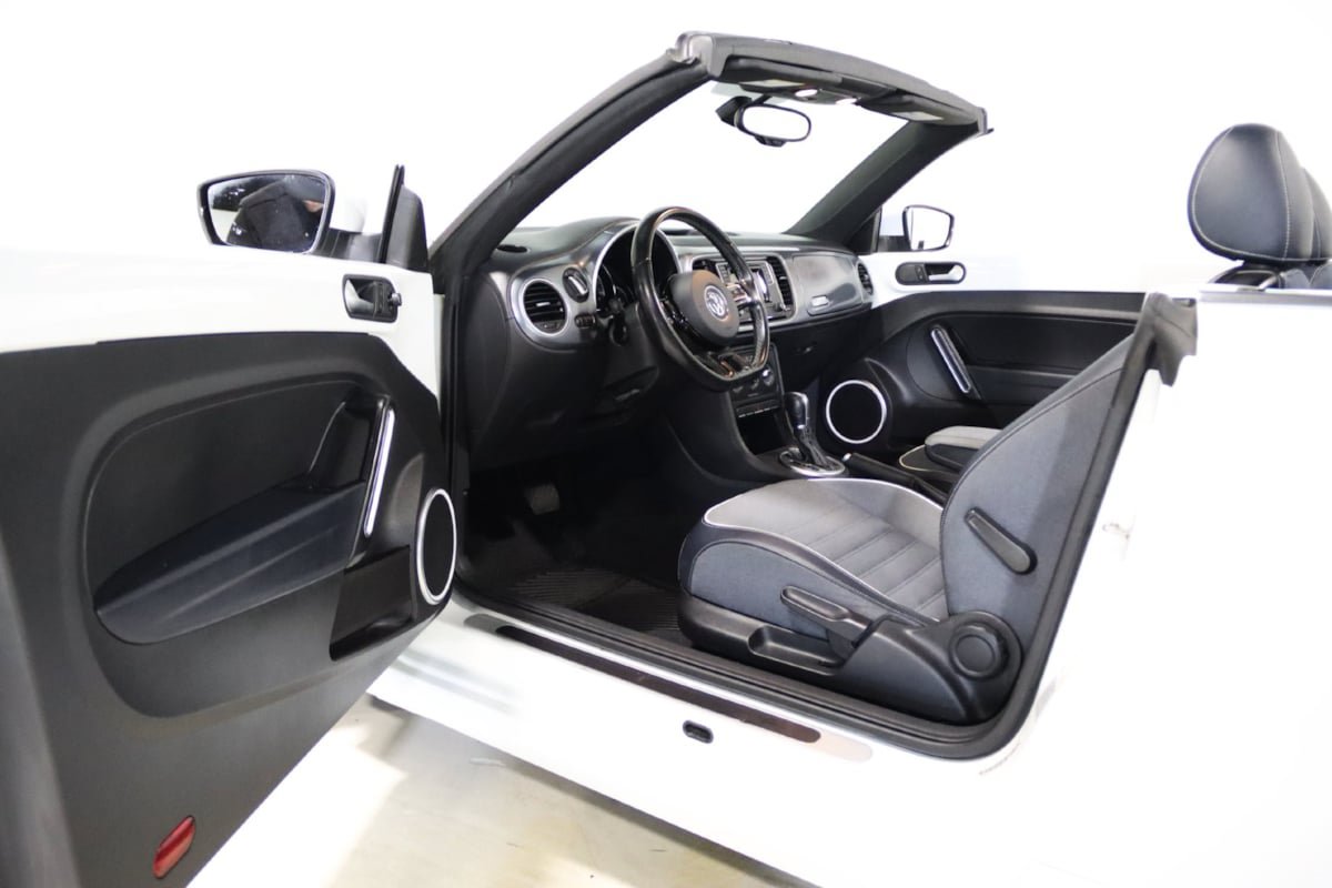 Used 2016 Volkswagen Beetle 1.8T Denim FWD image 33