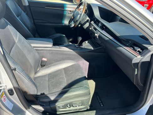 Used 2013 Lexus ES 350 w/ Luxury Pkg image 24