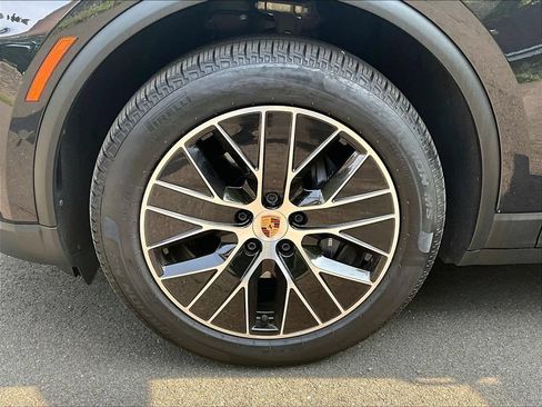 Certified 2025 Porsche Macan 4 Electric AWD/4WD image 14
