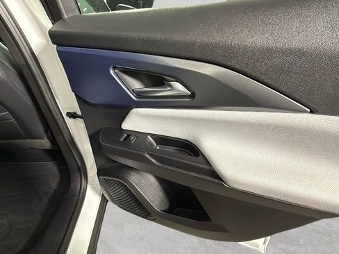 Used 2025 Chevrolet Equinox EV LT image 33