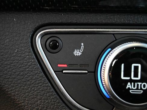 Used 2022 Audi SQ5 Premium image 12