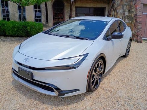 Used 2023 Toyota Prius Prime FWD image 4