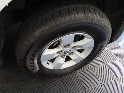 Used 2024 RAM 1500 Classic SLT AWD/4WD image 31