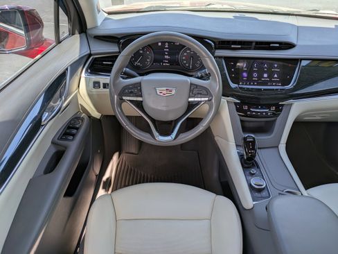 Used 2021 Cadillac XT6 Premium Luxury image 14