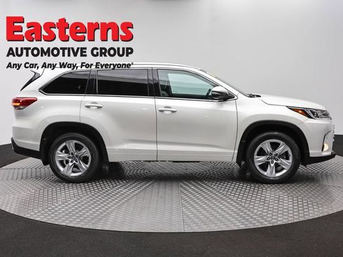 Used 2017 Toyota Highlander Limited Platinum AWD/4WD image 4