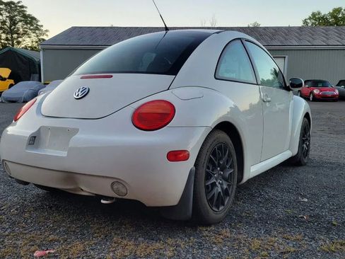 Used 2001 Volkswagen Beetle GLS FWD image 2