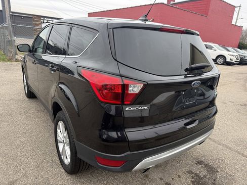 Used 2019 Ford Escape SE image 4