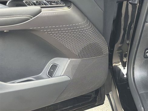 Used 2025 Cadillac Lyriq Luxury image 21