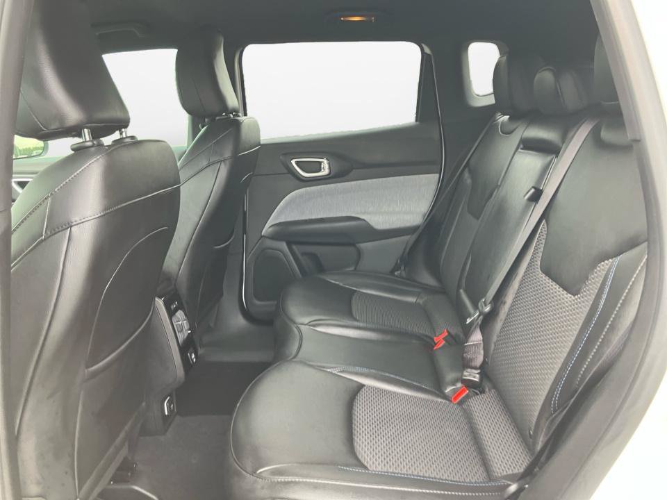 Used 2025 Jeep Compass Latitude AWD/4WD image 16