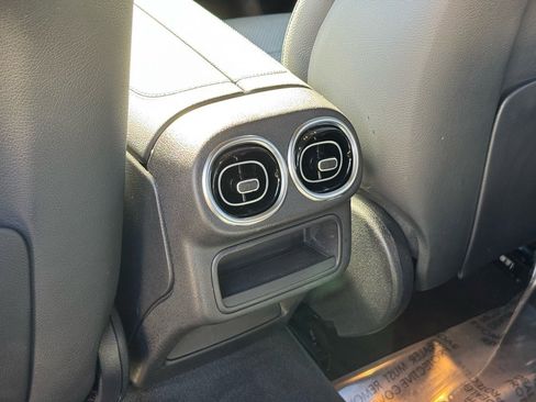 Certified 2025 Mercedes-Benz GLC 300 image 19