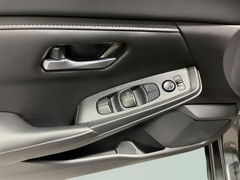 Used 2025 Nissan Sentra SV image 22